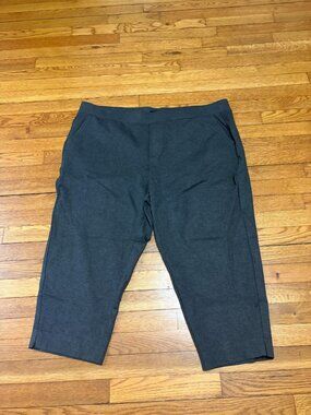 Torrid Womens Pull On Capri Pants Plus Petite 4S 4 SHORT Gray Stretch Career
